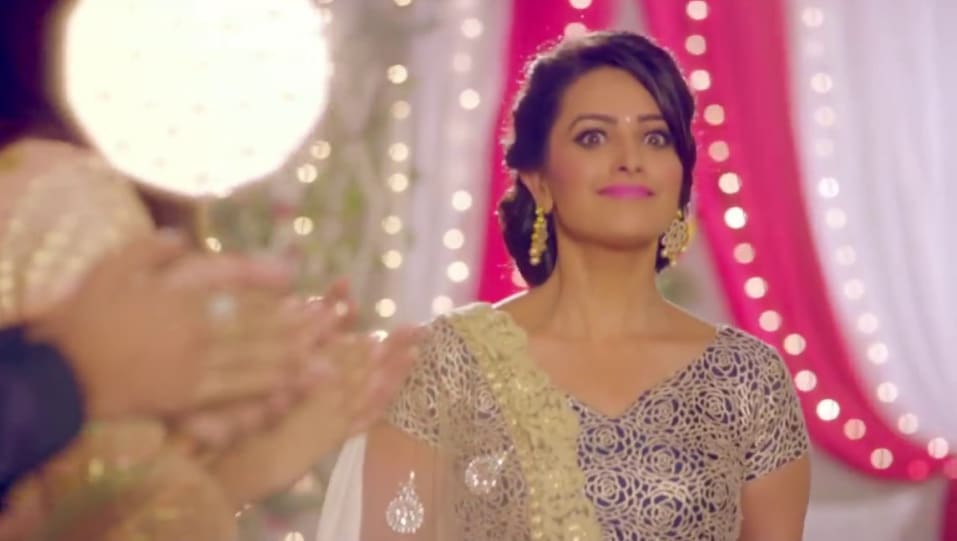 Anita Hassanandani Celebrity Style In Bridal Saree S Lehenga Collection 2018 Indian Wedding Saree 2016 From Bridal Saree S Lehenga Collection 2018 Charmboard Follow us for latest indian fashion dresses. earrings