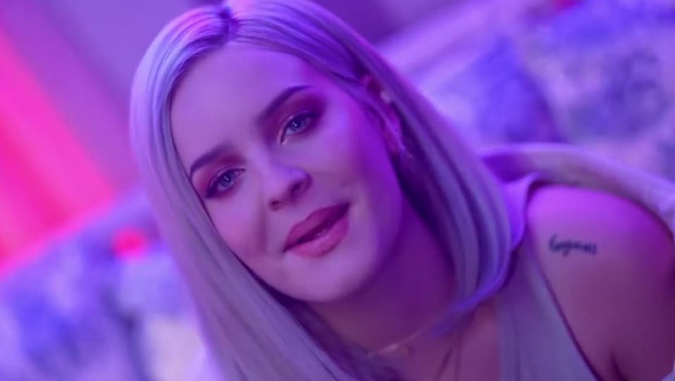 Anne-Marie - Celebrity Style in Speak Your Mind, Friends, 2018 from Speak  Your Mind. | Charmboard