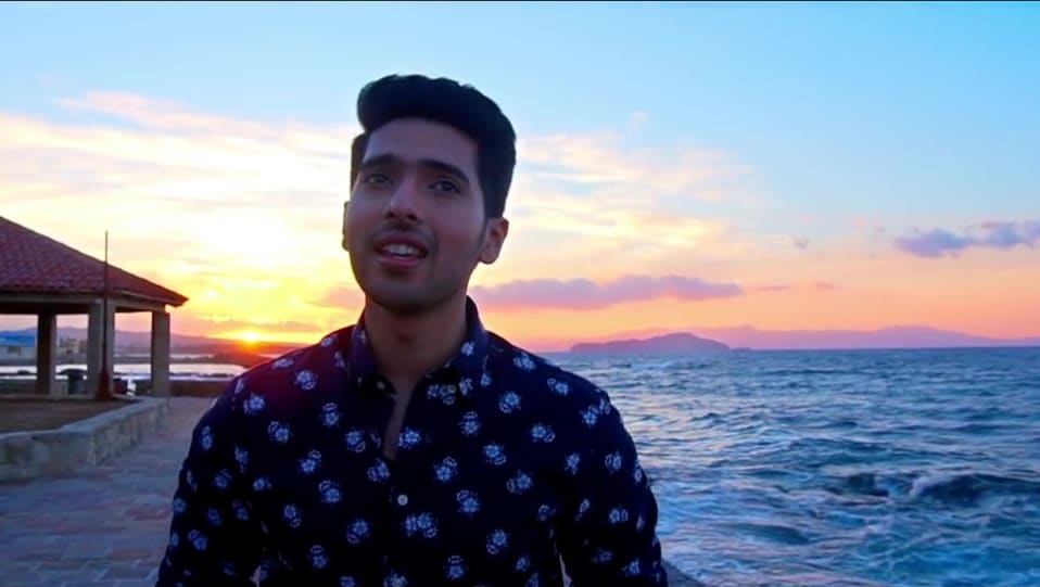 Armaan Malik Jewellery Accessories From Ghar Se Nikalte Hi Single 2018 Celebrity Jewellery Charmboard Absolutely desi at heart, the ghar se nikalte hi memes talk about how people get out of their houses and turn into a completely different version of themselves. charmboard