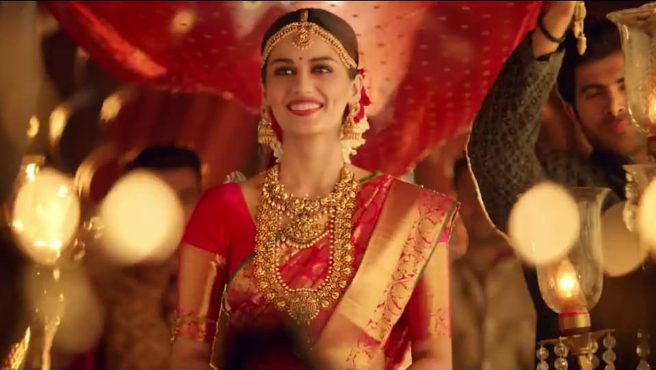 Manushi Chhillar In Red Saree Outfit Celebrity Clothing Charmboard Manushi chillar was recently a part of miss world world tour and it is after 17 years, an indian has been a part of this tour. heels