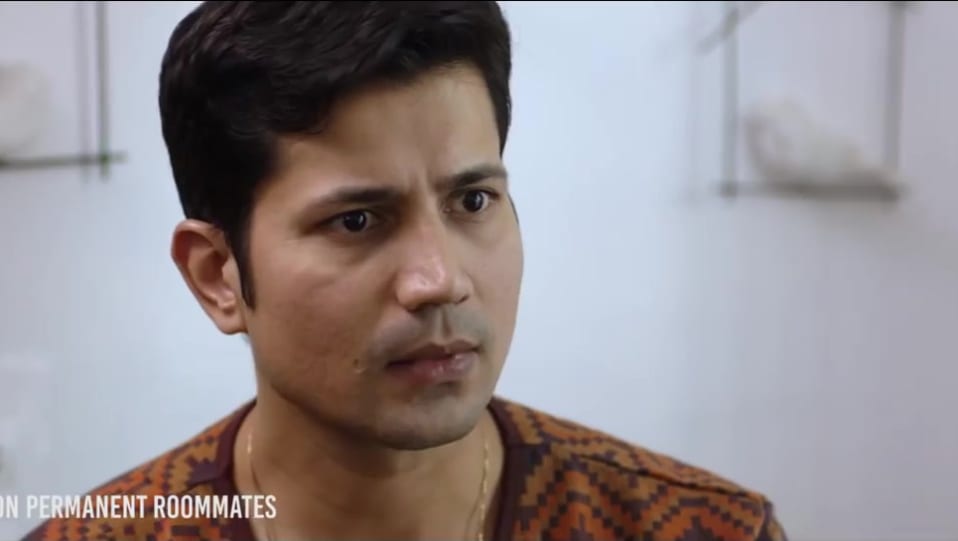 Sumeet Vyas Celebrity Style In Tvf Permanent Roommates Episode 5 2016 From Episode 5 Charmboard And, she is seen hiding that hospital dress behind the pillow.