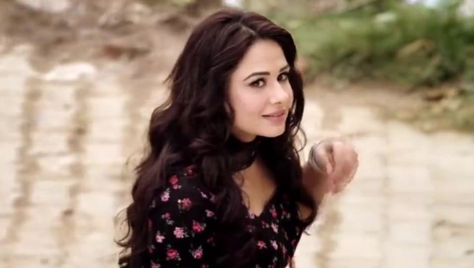 Mandy Takhar Celebrity Style In Jaan Single 2016 From Jaan Charmboard Ishq garaari (original motion picture soundtrack), singles: kurta