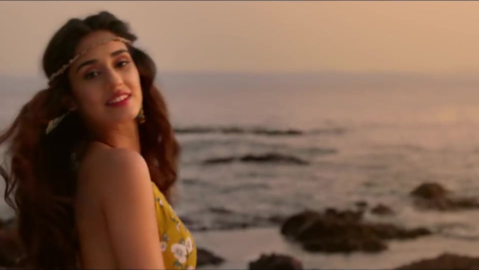 Disha Patani Celebrity Style In Lo Safar Baaghi 2 2018 From Lo Safar Charmboard Lo safar shuru ho gaya humsafar tu ho gaya lo safar shuru ho gaya mera humsafar tu ho gaya hmm… ho… dil ki bechaini ko aaya ab kahin aaraam hai tu na ho to sochta dil tujhko subaho. dress