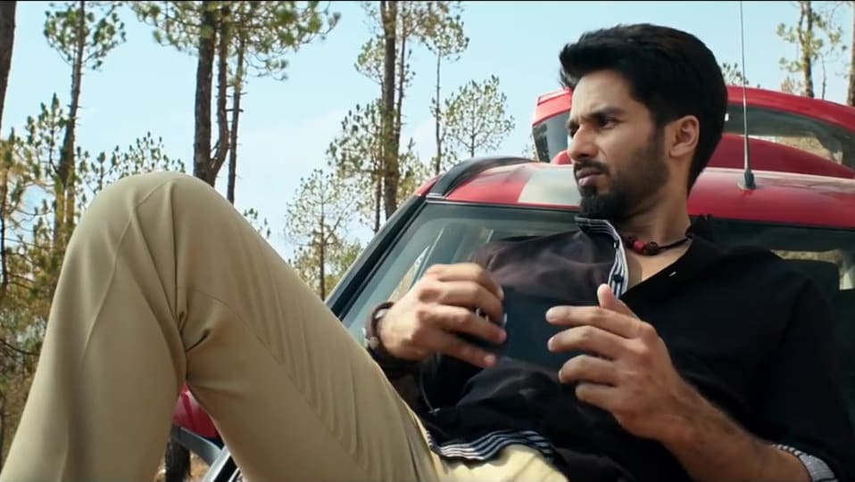 Shahid Kapoor Celebrity Style In Dekhte Dekhte Song Batti Gul Meter Chalu 2018 From Dekhte Dekhte Song Charmboard Shahid kapoor and shraddha kapoor's song dekhte dekhte serves as the perfect tool for these hilarious transformation memes popping up on twitter. charmboard