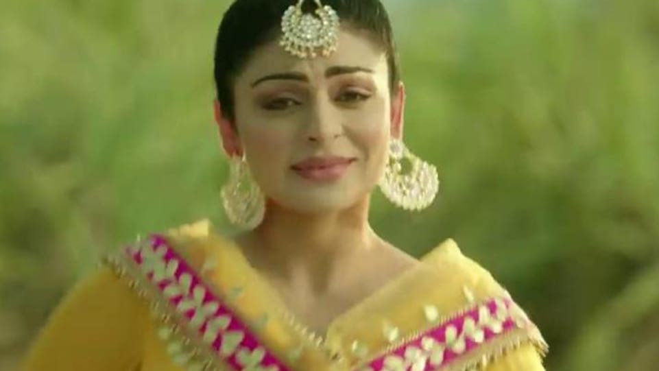Neeru Bajwa Celebrity Style In Laung Laachi Chidi Blauri 2018 From Laung Laachi Charmboard Neeru bajwa belum tersedia, kami akan memperbarui liriknya sesegera mungkin, anda juga dapat berkontribusi lirik lagu laung laachi title song (sandli sandli) mannat. salwar suit