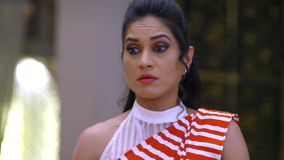 Get Melanie Nazareth Puffy Medium Curly Hairstyle In Manmohini