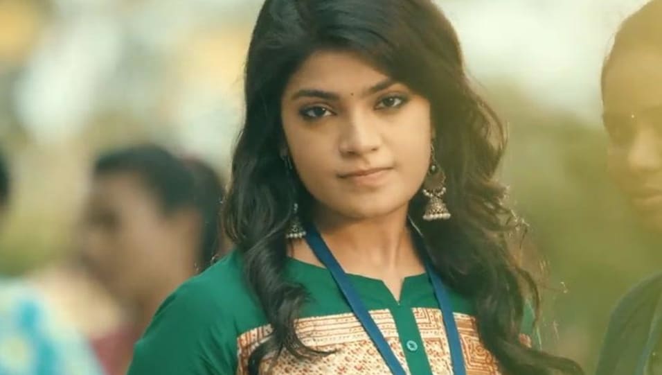 Aathmika Celebrity Style In Sakkarakatti Meesaya Murukku 2017 From Sakkarakatti Charmboard After a few hiccups in the first year, like ragging by seniors, dealing with the burden of syllabus, etc, things starts moving in his favour. leggings