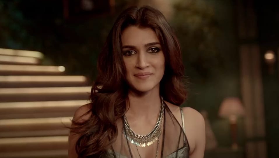 Kriti Sanon Celebrity Style In Main Tera Boyfriend Raabta 2017 From Main Tera Boyfriend Charmboard Main tera boyfriend full dapat kamu download secara gratis. bodysuit