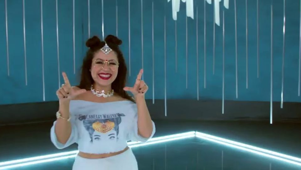 Neha Kakkar Celebrity Style In Camray Waleya Single 2017 From Camray Waleya Charmboard Download camray waleya neha kakkar mp3 songs, camray waleya new album (2017) uploaded by desi music factory on djyoungster. tops