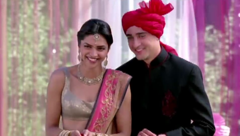 Deepika Padukone Celebrity Style In Adhoore Break Ke Baad 2010 From Adhoore Charmboard