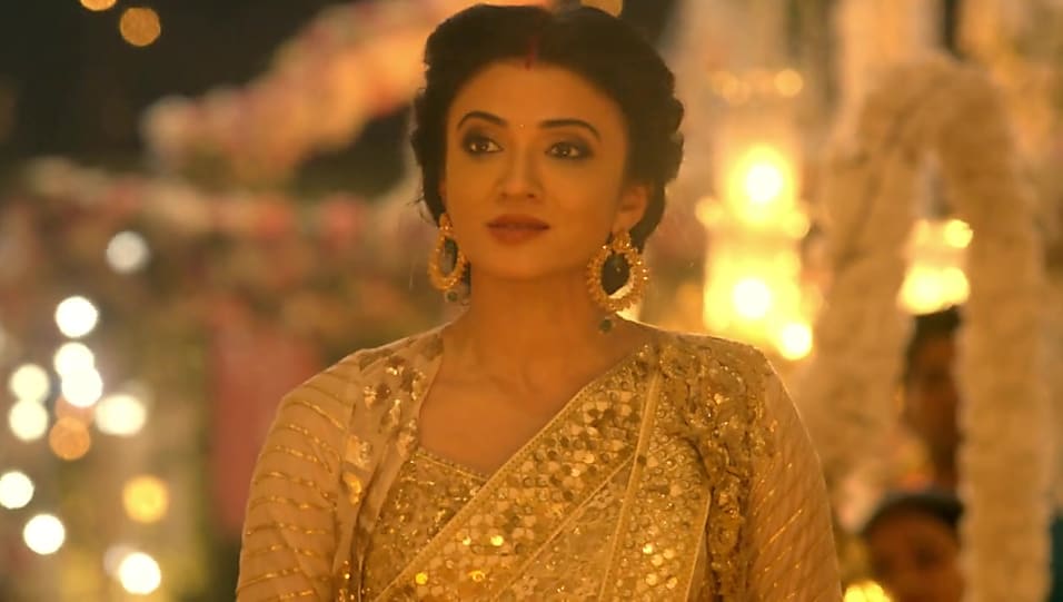 Get Suhasi Dhami Long Wavy Center Part Hairstyle In Manmohini