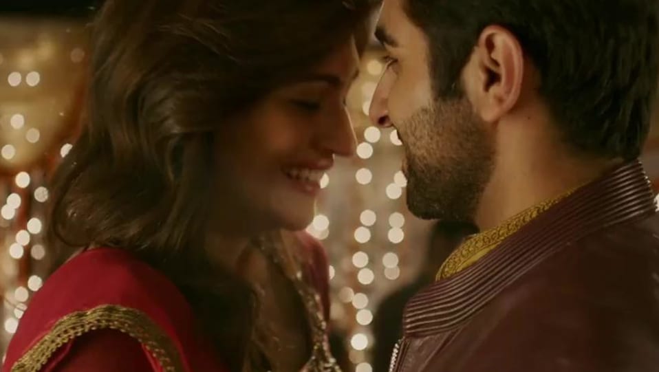 Kriti Sanon Celebrity Style In Bareilly Ki Barfi Official Trailer 2017 From Official Trailer Charmboard Cast:ayushmann khurrana, kriti sanon, pankaj tripathi, rajkummar rao, seema pahwa. charmboard