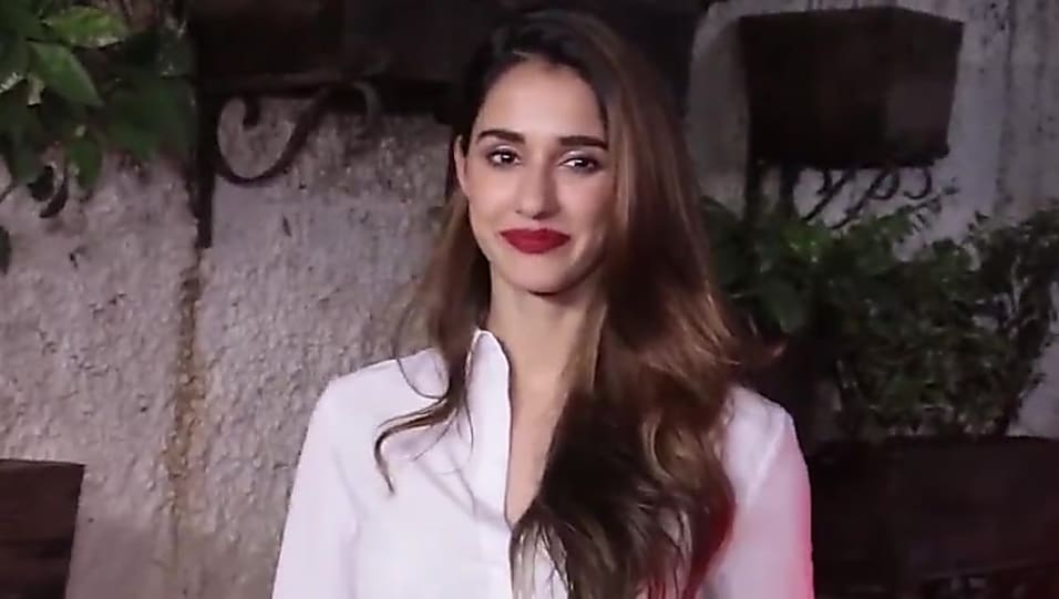 Get Disha Patani Long Wavy Hair Hairstyle In Viral Bollywood