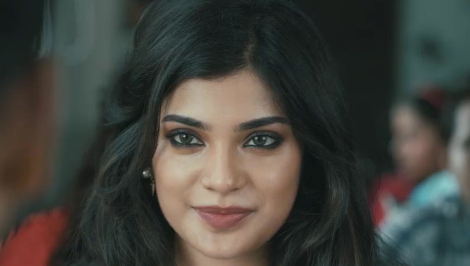 Social Buzz Aathmika Latest News Images Updates Posts Maatikichu Meesaya Murukku 2017 Charmboard The film meesaya murukku marks the debut of a number of artists both in front of and behind the camera. maatikichu meesaya murukku 2017