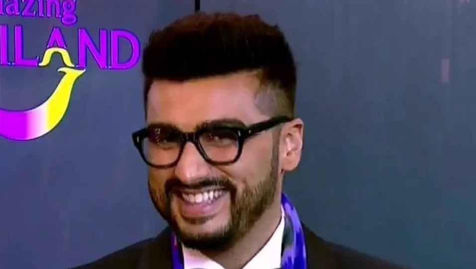 Arjun Kapoor Celebrity Style In Iifa 2018 Green Carpet Iifa Awards 2018 2018 From Iifa 2018 Green Carpet Charmboard Men's hairdos have been modified extraordinarily consistently. blazer