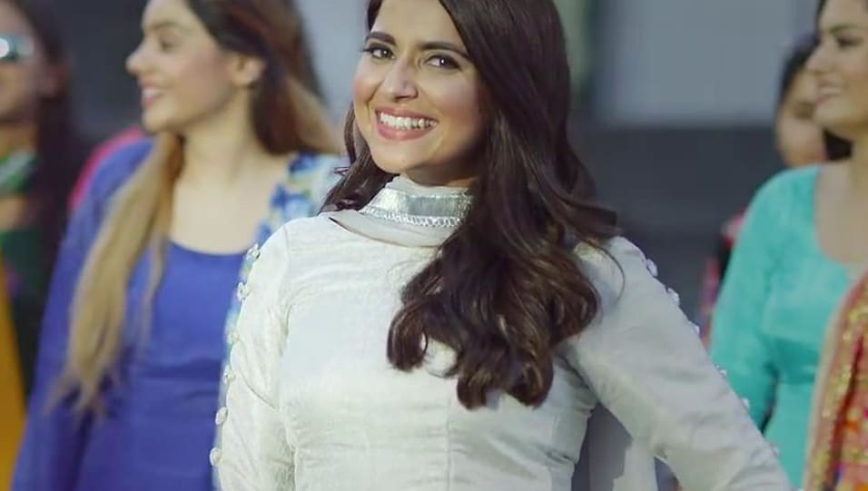 Nimrat Khaira Celebrity Style In Suit Single 2017 From Suit Charmboard chrous bas sohne sohne suit davaunda rahi jatti nu bas sohne sohne suit dawaunda rahi jatti nu bas sohne sohne. kurti