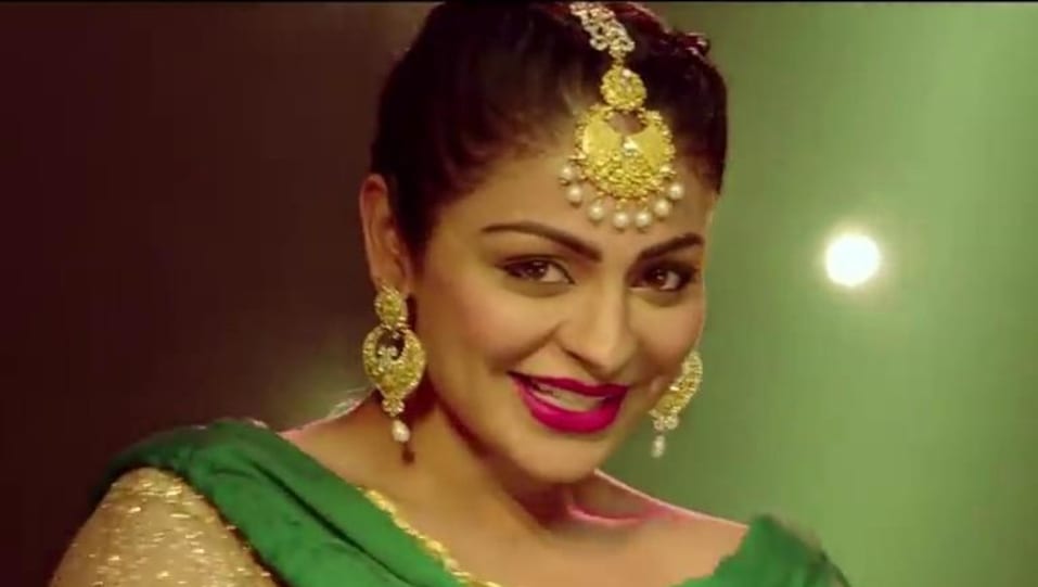 Neeru Bajwa In Gold Kurta Outfit Celebrity Clothing Charmboard This made me laugh so much. kurta