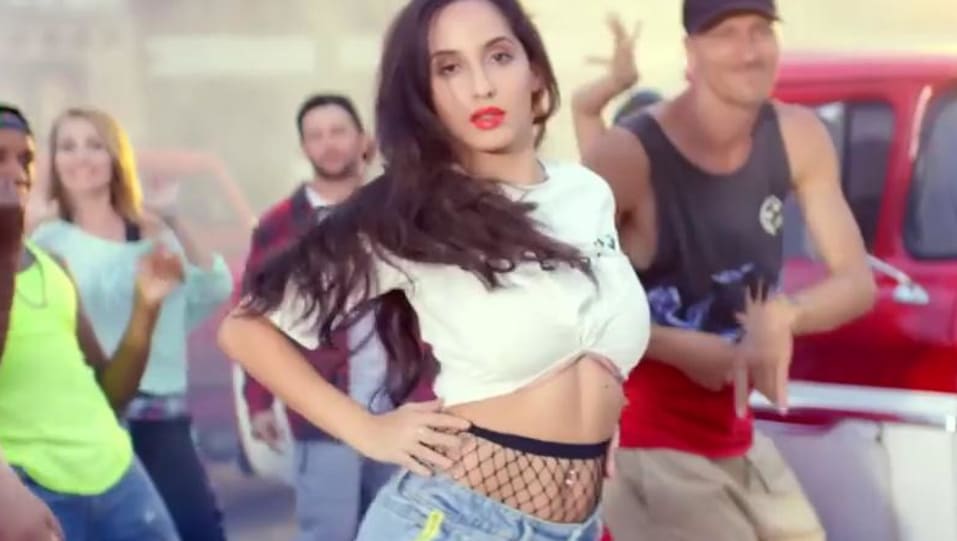 Nora Fatehi Celebrity Style In Naah Single 2017 From Naah Charmboard Ɗⱥກçҿ↭ᛖนṧĩ¢⇝℣ҝ— o saki saki _ batla house _ nora fatehi, tanishk b, neha k. t shirt
