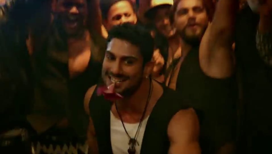 Prateik Babbar In Black Jeans Outfit Celebrity Clothing Charmboard Watch baaghi 2 antagonist prateik babbar in a candid chat with priyanka sinha in the episode 9 of expresso talking about his life. t shirt