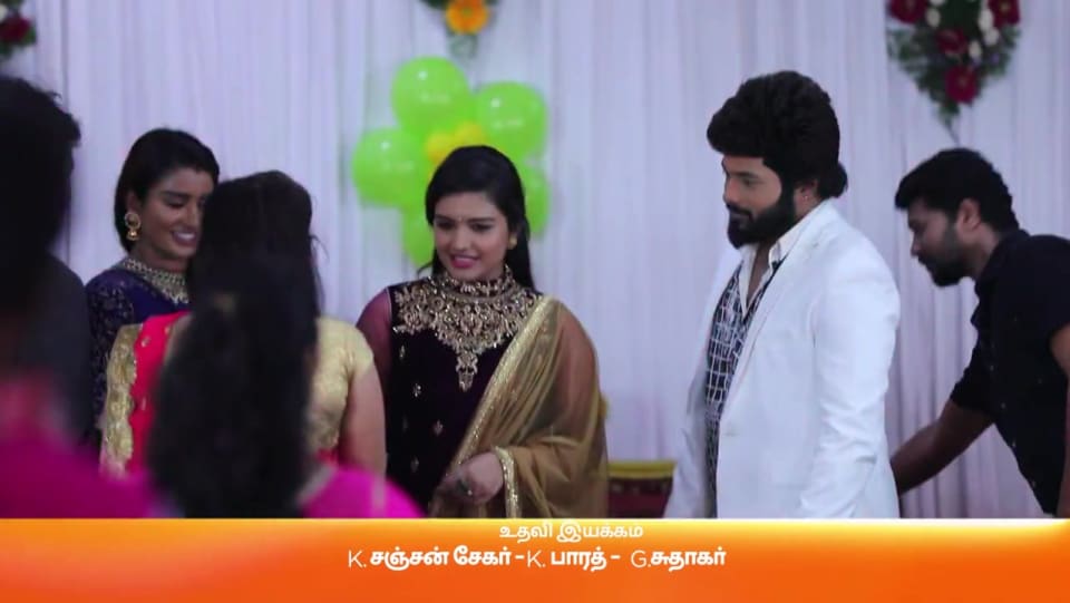 Karthik Raj Celebrity Style In Sembaruthi Episode 400 2019 From Episode 400 Charmboard Sembaruthi is a tamil romantic family television series starring priya raman, shabanaa and karthik in the lead. blazer