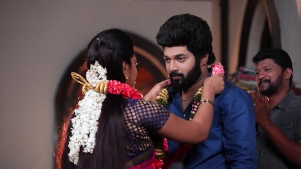 Karthik Raj Celebrity Style In Sembaruthi Episode 416 2016 From Episode 416 Charmboard #ramyapandian and '#sembaruthi' fame karthik raj's web series to stream on #zee5 on this date. default