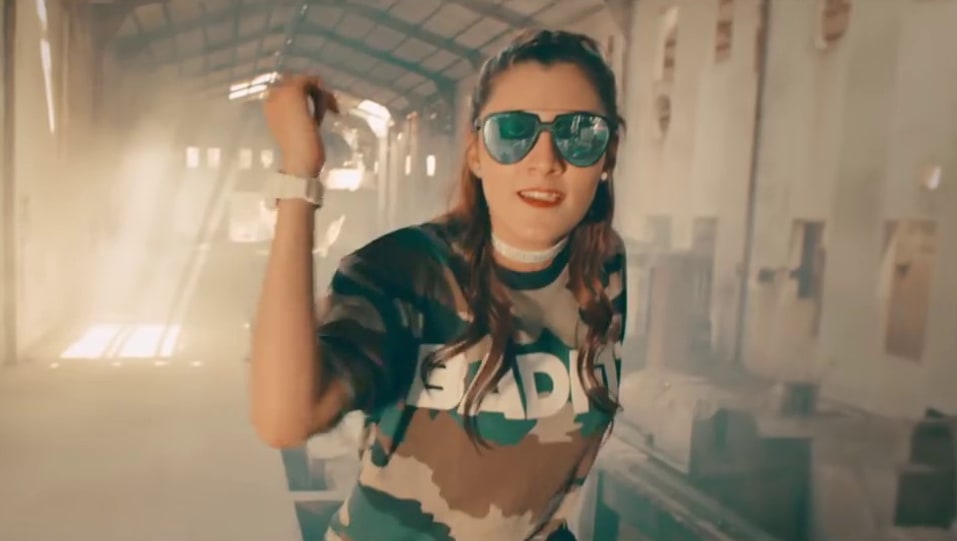 Aastha Gill Celebrity Style In Buzz Single 2018 From Buzz Charmboard Watch the video to know to impress whom priyank and aastha.