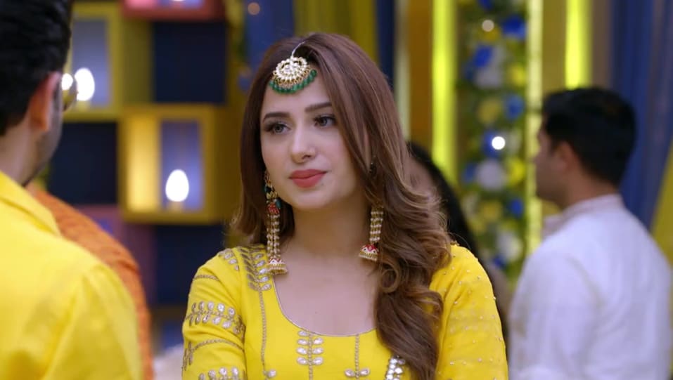 Mahira Sharma Celebrity Style In Kundali Bhagya Episode 413 2019 From Episode 413 Charmboard From women's trouser suits to fitted suits, tailored suits & matching separates in print & smart styles. maangtika