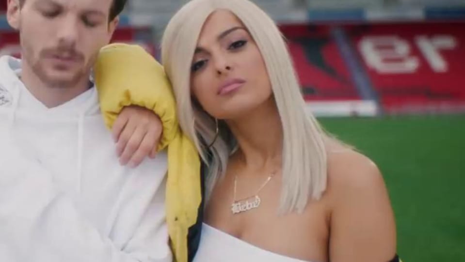Bebe Rexha Green Jacket And Black Pant Look Back To You Style