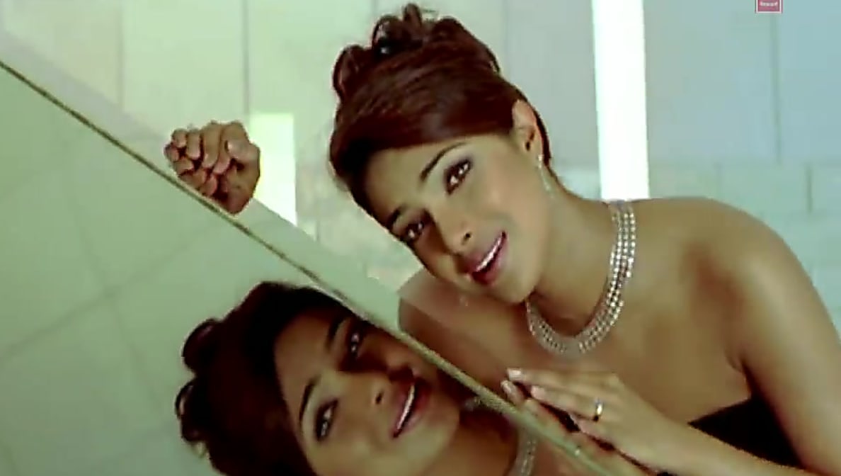 Priyanka Chopra Celebrity Style In Koi Tumsa Nahin Krrish 2006 From Koi Tumsa Nahin Charmboard With hrithik roshan, priyanka chopra, rekha, naseeruddin shah. priyanka chopra celebrity style in