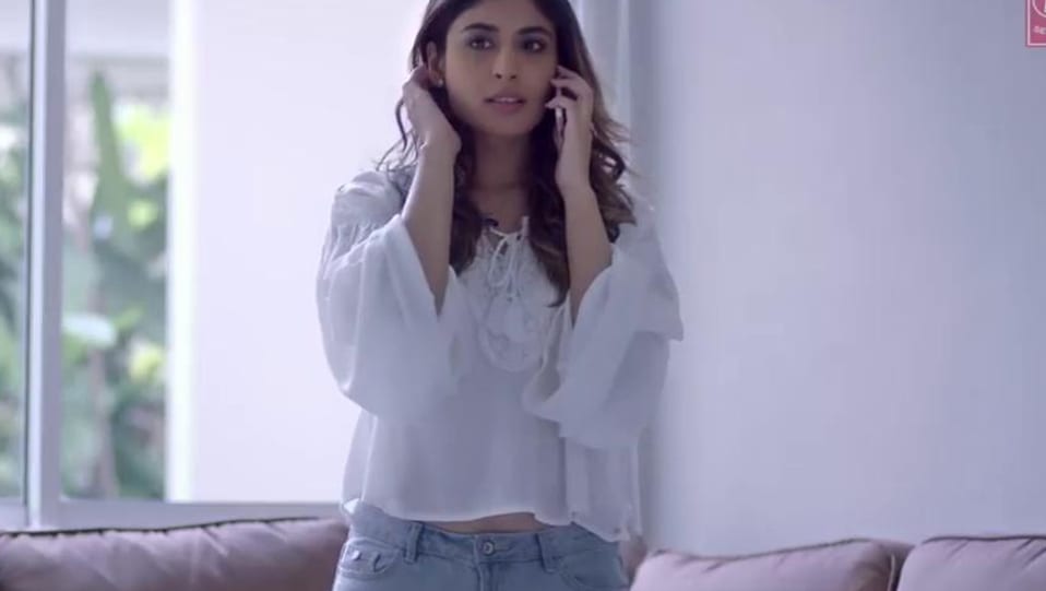 Kritika Kamra Celebrity Style In Mera Jahan Single 2017 From Mera Jahan Charmboard Kunal kapoor and telly actress kritika kamra feature in sumit aroraa's short film, white shirt, which delves into relationships. tops