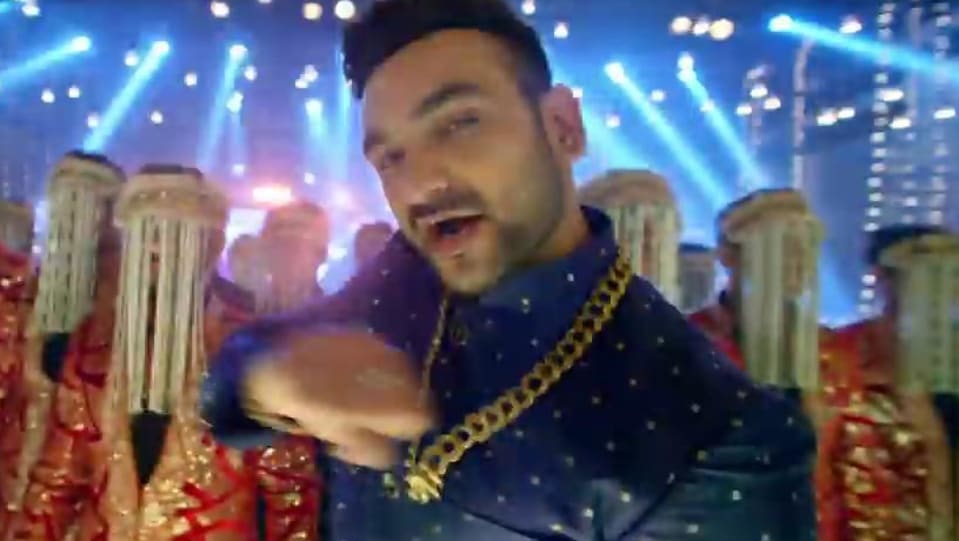 Actors Name Age Wiki Height Birth Place Career Details Pallo Latke Shaadi Mein Zaroor Aana 2017 Charmboard The hindi song you are about to download is pallo latke sung by yasser desai and jyotica tangri taken from the film shaadi mein zaroor aana. charmboard