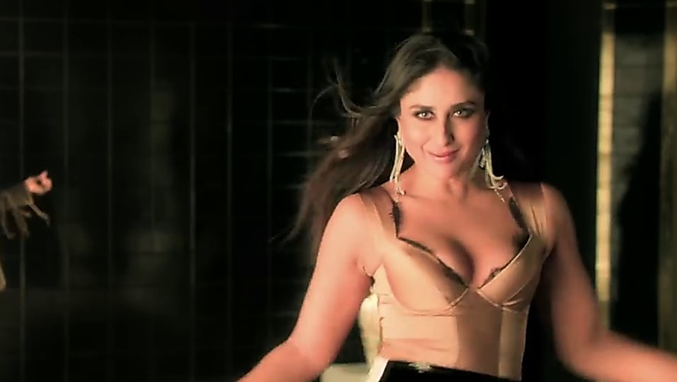 nude-videos-of-kareena-kapoor-kisses-pussy-biking