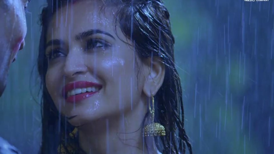 Kriti Kharbanda Celebrity Style In Main Hoon Saath Tere Shaadi Mein Zaroor Aana 2017 From Main Hoon Saath Tere Charmboard This year, kriti kharbanda has had releases like shaadi mein zaroor aana and yamla pagla deewana phir se. saree