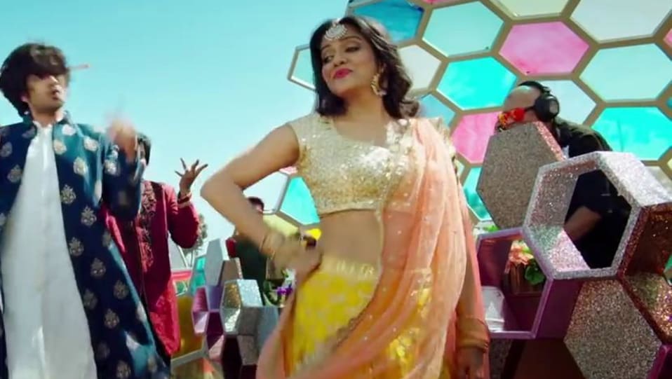 Vishakha Singh Celebrity Style In Peh Gaya Khalara Fukrey Returns 2017 From Peh Gaya Khalara Charmboard Raina fukrey returns whatsapp status. blouse