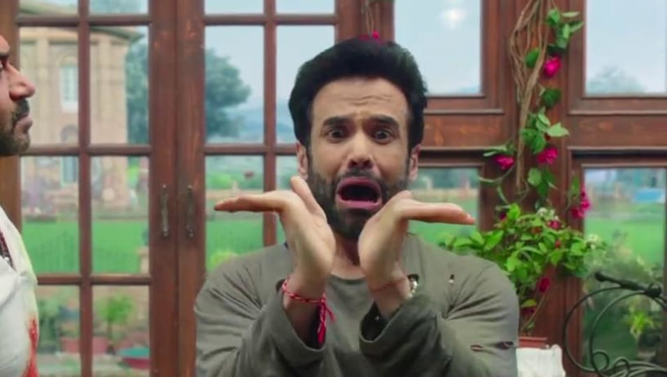 Tusshar Kapoor - Celebrity Style in Golmaal Again, Official Trailer, 2017  from Official Trailer. | Charmboard