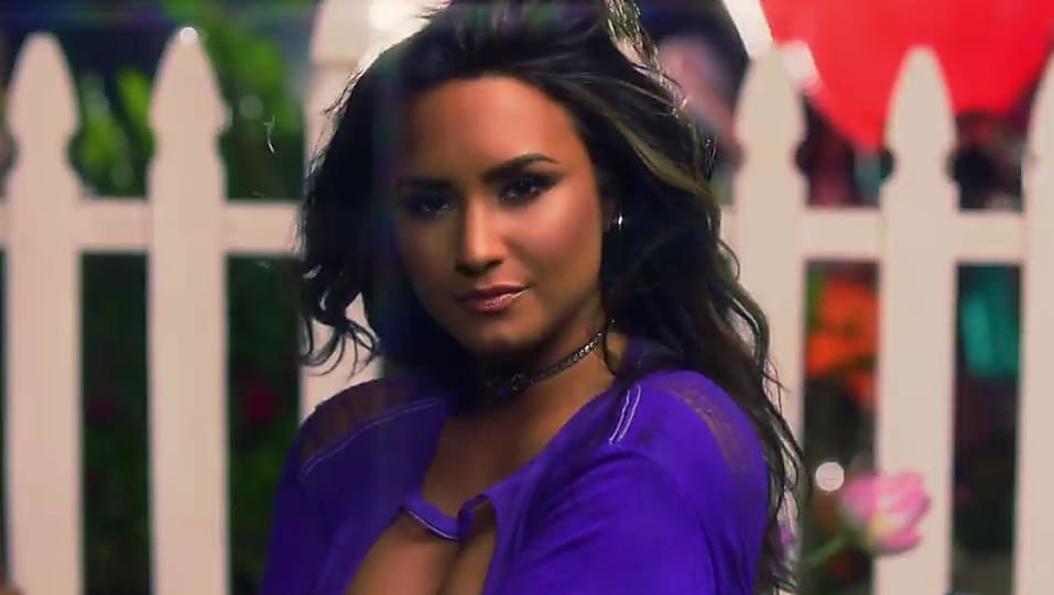 Demi Lovato Purple T Shirt And Grey Shorts Look Sorry Not Sorry