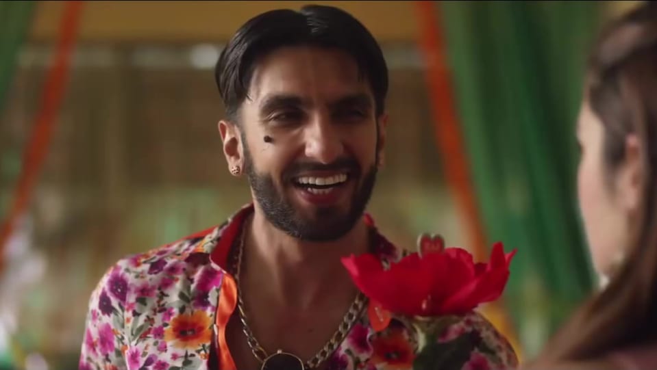 Ranveer Singh Celebrity Style In Ads Collection Ranveer Singh And Alia Bhatt 2017 From Ads Collection Charmboard Recently he was spotted advertising for various brands like kfc, ola, zomato and the cough syrup torex. charmboard