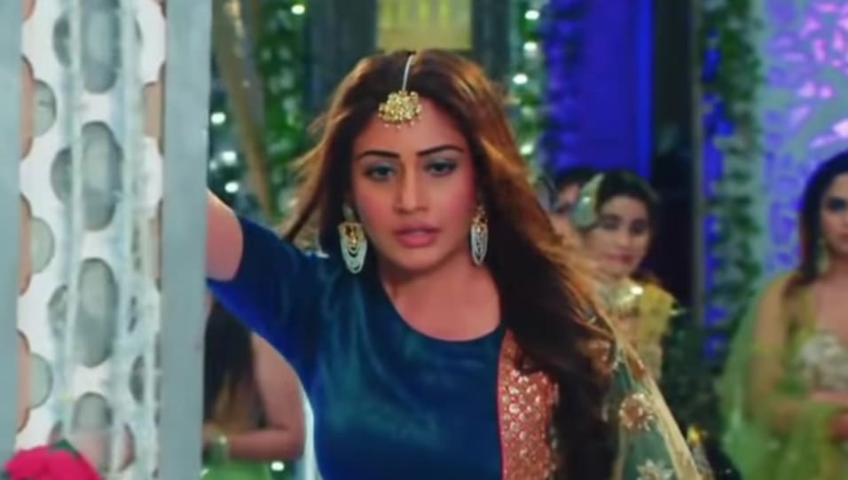 Surbhi Chandna Celebrity Fashion Footwear In Outfit Name Charmboard In this serial pakistani famous actress. kurtatrouser