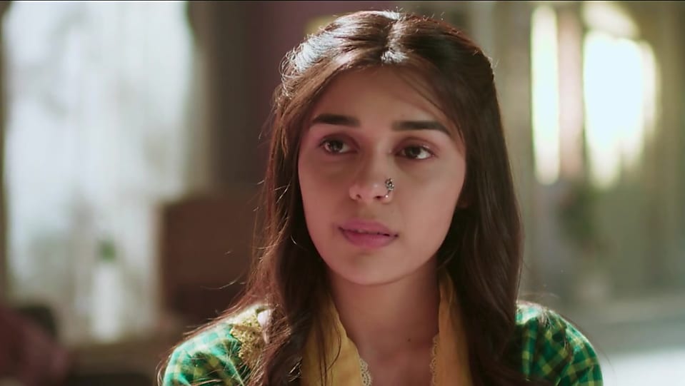 Get Eisha Singh Medium Curly Center Part Hairstyle In Ishq Subhan
