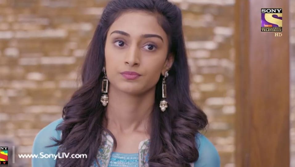 Erica Fernandes Celebrity Style In Kuch Rang Pyar Ke Aise Bhi Episode 10 2017 From Episode 10 Charmboard