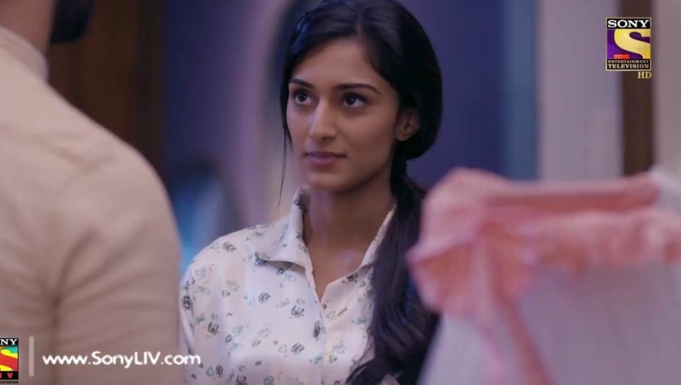 Erica Fernandes Celebrity Style In Kuch Rang Pyar Ke Aise Bhi Episode 10 2017 From Episode 10 Charmboard
