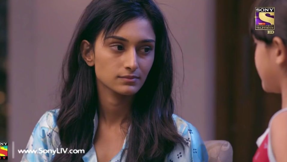 Erica Fernandes Celebrity Style In Kuch Rang Pyar Ke Aise Bhi Episode 19 2017 From Episode 19 Charmboard