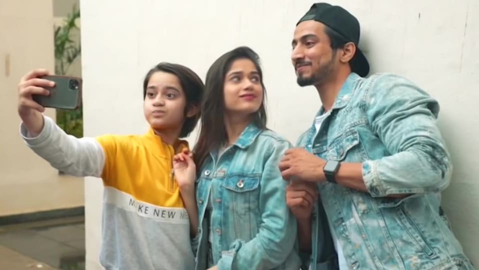 Social Buzz Ayaan Zubair Rahmani Latest News Images Updates Posts Taweez Single 2020 Charmboard Very smart and talented boy in the bollywood and tv serial. social buzz ayaan zubair rahmani
