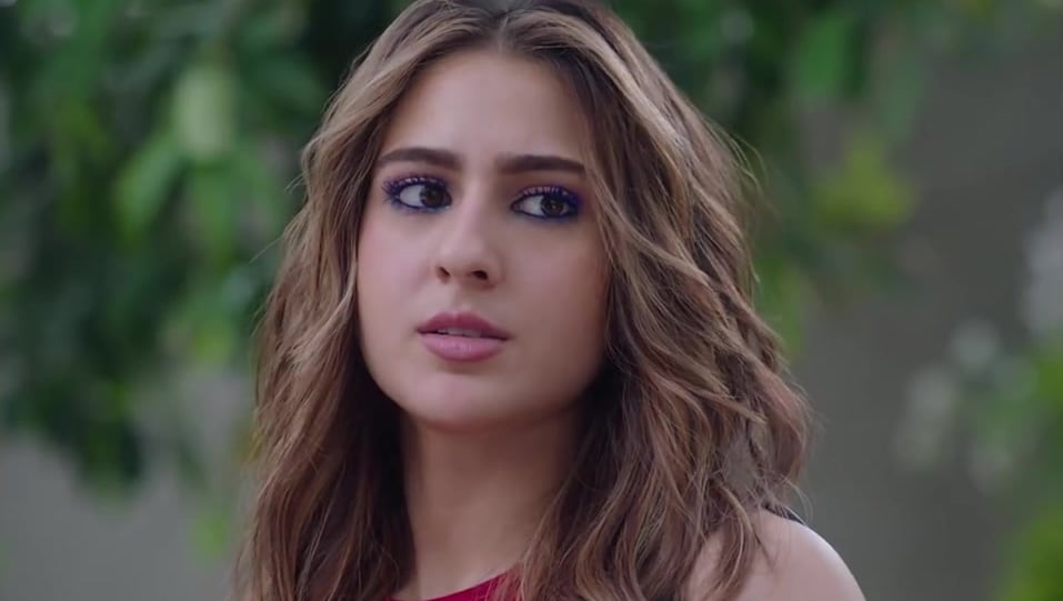 Celebrity Hairstyle Of Sara Ali Khan From Official Trailer Love Aaj Kal 2 2020 Charmboard Hey guys, in love this hairstyle worn by sara ali khan in one of her movies, it looks a little difficult but with practice its super easy. love aaj kal 2