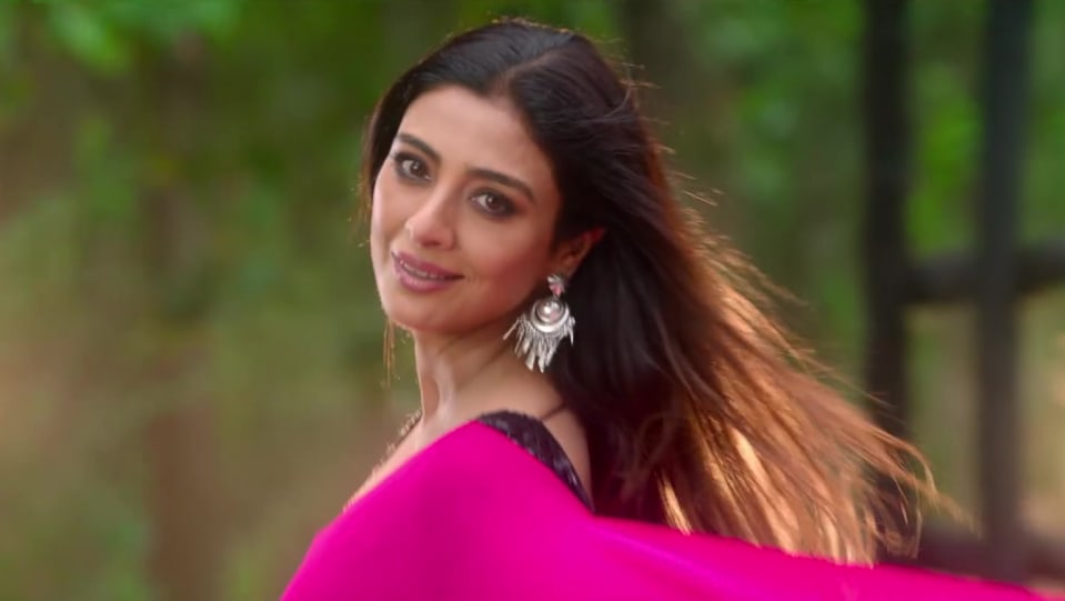 Celebrity Hairstyle Of Tabu From Official Trailer De De Pyaar De 2019 Charmboard Tabu is not only hot but has remained hot for nearly 30 years! saree