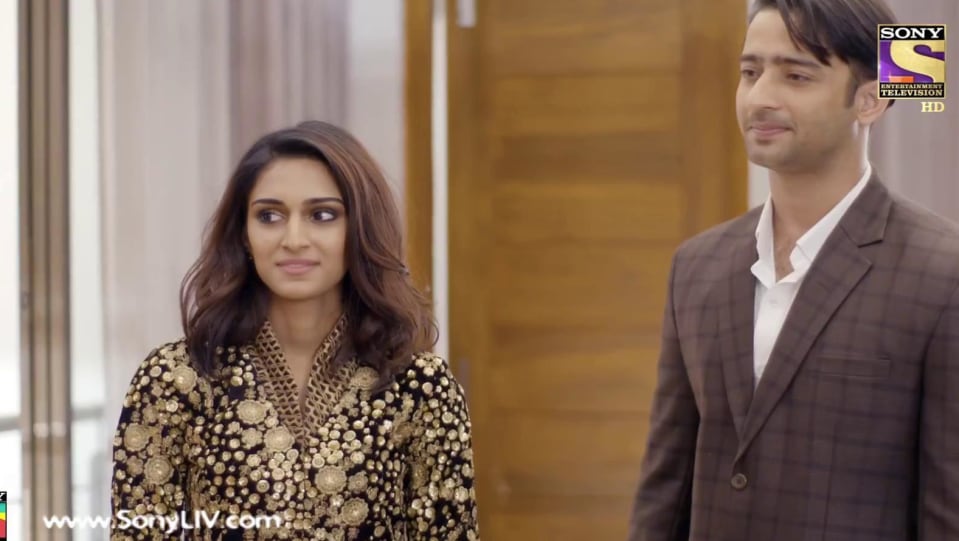 Erica Fernandes Celebrity Style In Kuch Rang Pyar Ke Aise Bhi Episode 361 2017 From Episode 361 Charmboard Miss chaya (episode 4 added). jacket
