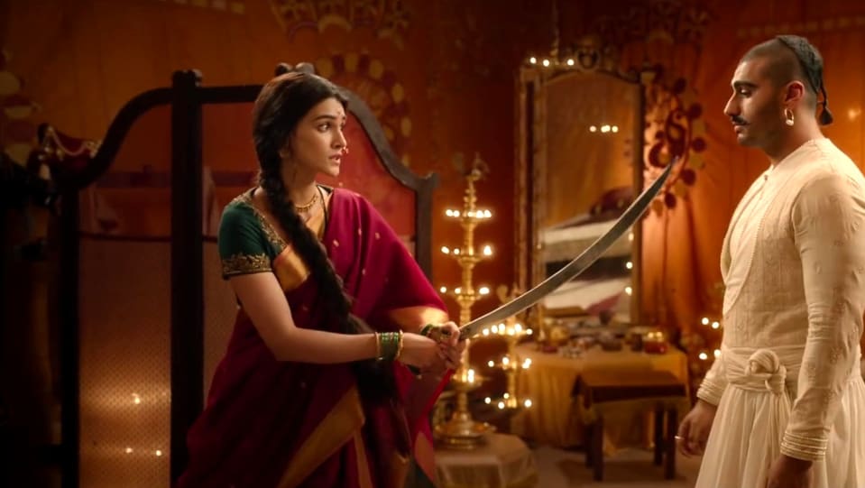 Kriti Sanon Celebrity Style In Official Trailer Panipat 2019 From Official Trailer Charmboard Bollywood actor kriti sanon said she has quarantined herself as per bmc and her doctor's advice. saree