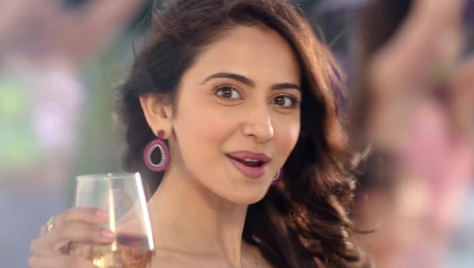 Rakul Preet Singh Celebrity Style In Vaddi Sharaban De De Pyaar De 2019 From Vaddi Sharaban Charmboard De de pyaar de vaddi sharaban ajay devgn rakul tabu sunidhi navraj vipin patwa kumaar.