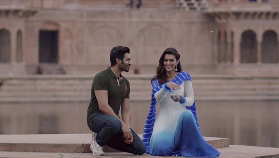 Kriti Sanon Celebrity Style In Official Trailer Luka Chuppi 2019 From Official Trailer Charmboard Thank you to d calm n composed @laxman.utekar sir… luka chuppi is a special film for me!! kurta