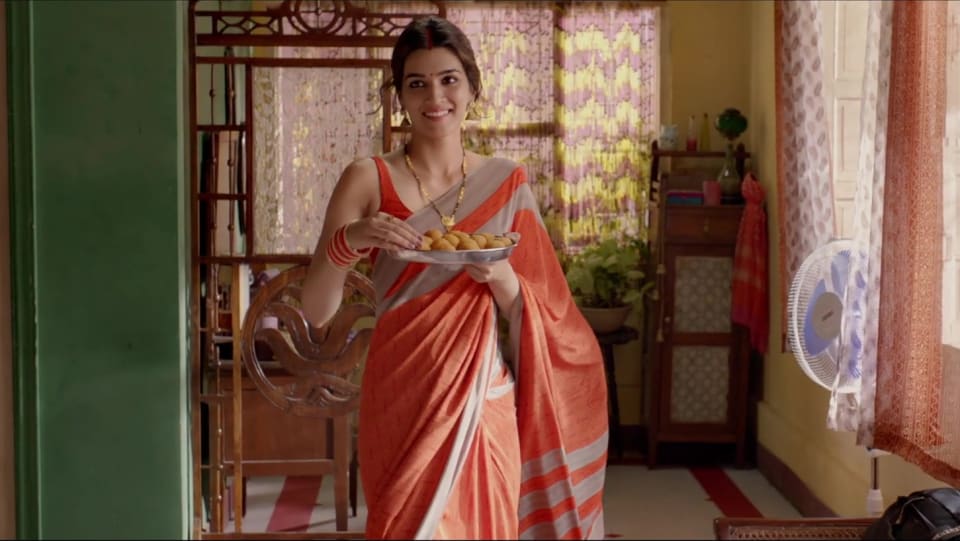 Kriti Sanon In Orange Saree Outfit Celebrity Clothing Charmboard Kriti sanon looked like a dream in her manish malhotra lehenga, which she wore for the wedding reception of akash ambani and shloka mehta. mangalsutra
